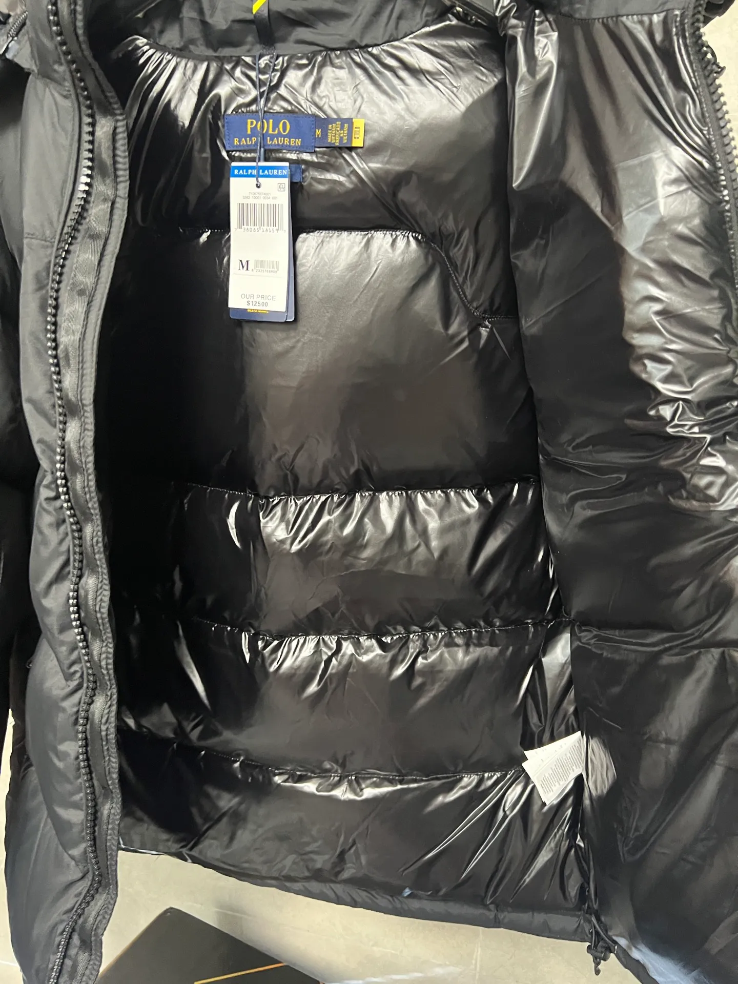 P840 RAH LAUREN Ralph Lauren's new autumn and winter model. Original top 40D waterproof fabric. The interior is made of nylon log double-layer sealing design. The upper body effect is comfortable and soft. The same style as the star. It is filled with 80 white duck down. It has good thermal insulation effect and is light and not heavy. The higher version can be compared at will. Three standards are complete. Color: black blue Size: S M L XL XXL